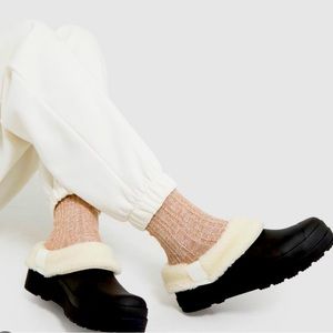 NWB Women's PLAY™ Sherpa Insulated Clogs Sz. 9